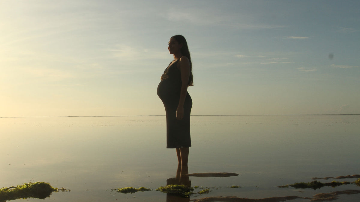It's Diah's First Surf With Her Baby Bump!